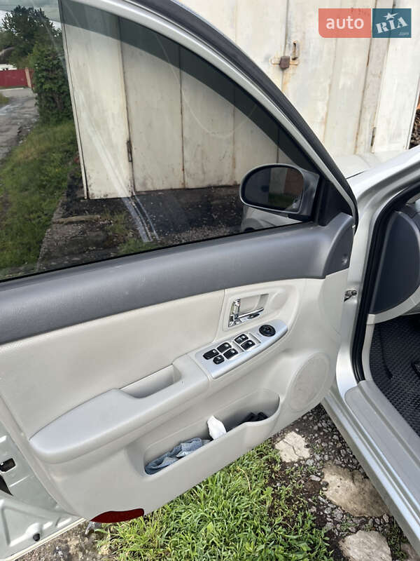 Седан Kia Cerato 2008 в Умани
