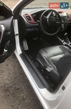 Купе Kia Cerato 2011 в 