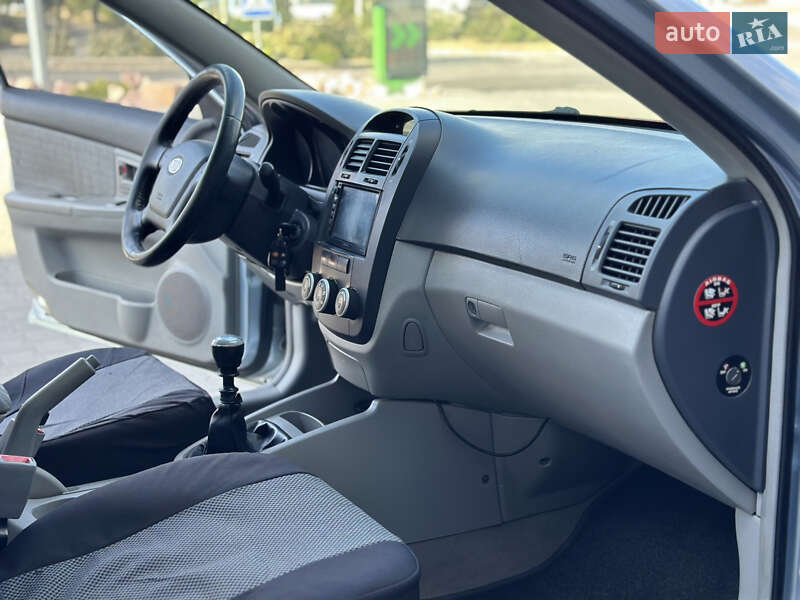 Седан Kia Cerato 2007 в Днепре