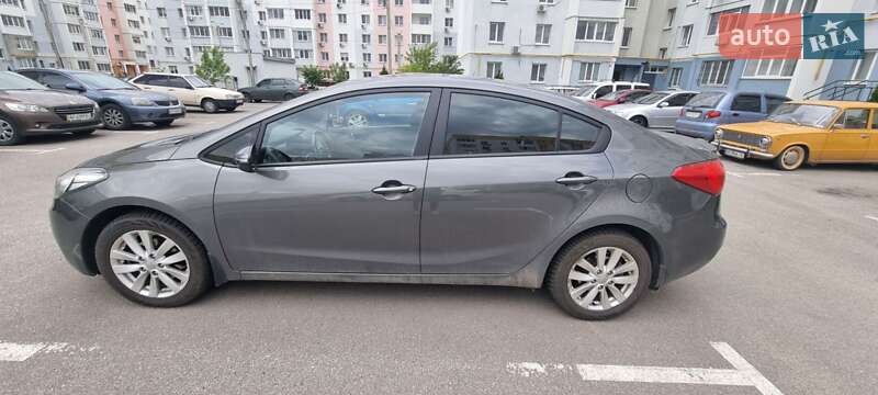 Седан Kia Cerato 2013 в 