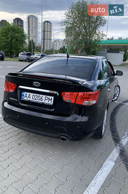 Седан Kia Cerato 2011 в 