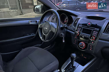 Купе Kia Cerato 2010 в 