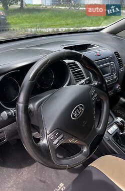 Седан Kia Cerato 2013 в 