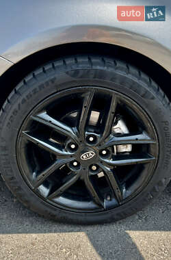 Купе Kia Cerato 2011 в 