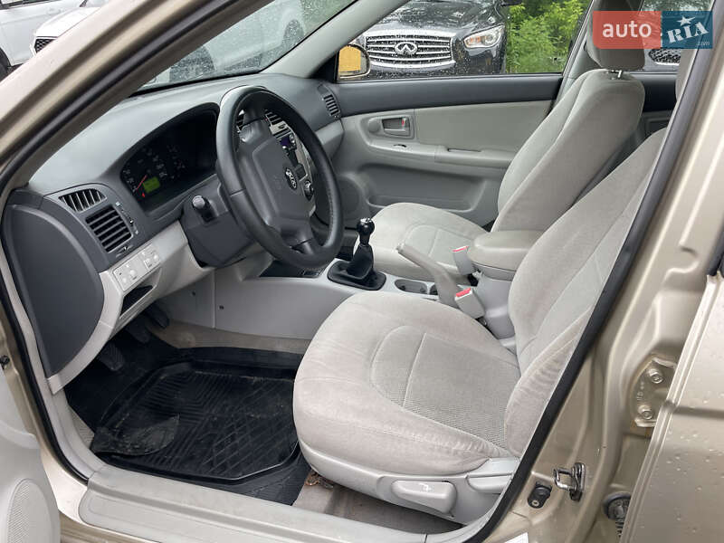 Седан Kia Cerato 2006 в Львове