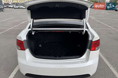 Седан Kia Cerato 2011 в 
