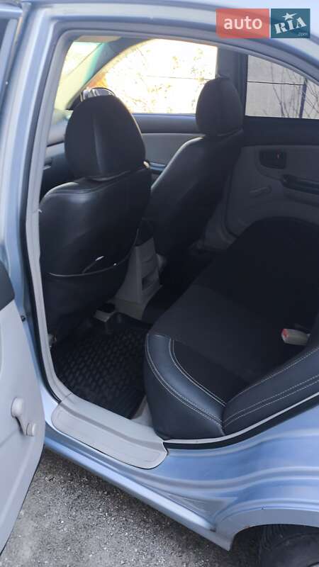 Седан Kia Cerato 2006 в Днепре