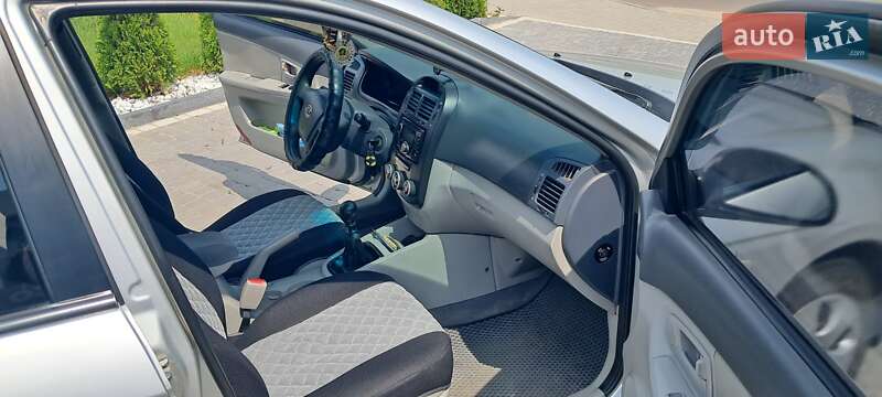 Седан Kia Cerato 2007 в Стрые