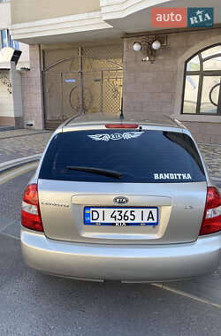 Хэтчбек Kia Cerato 2005 в 