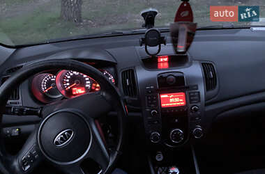 Седан Kia Cerato 2009 в Золочеві