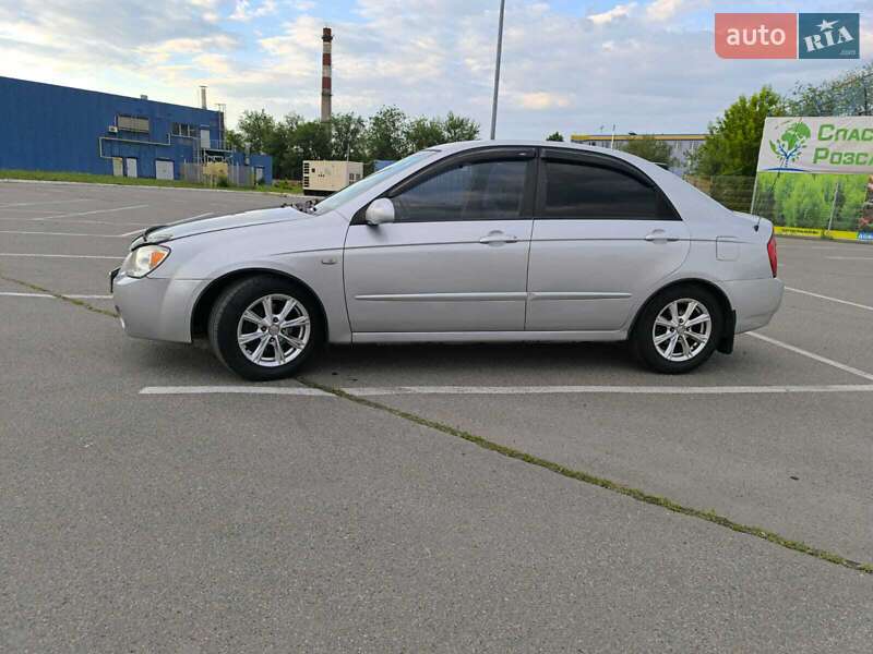 Седан Kia Cerato 2005 в Днепре