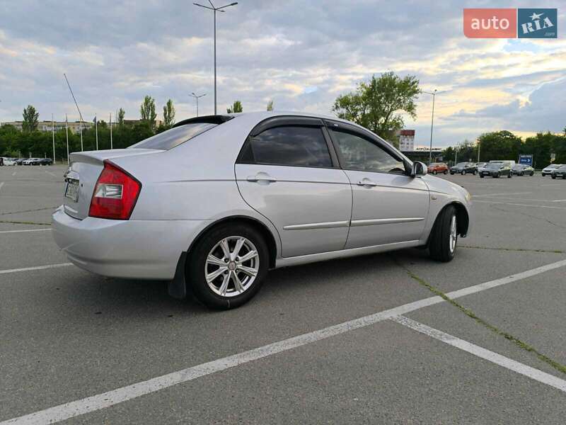 Седан Kia Cerato 2005 в Днепре