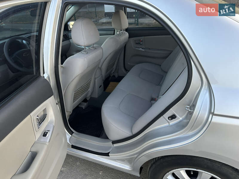 Хетчбек Kia Cerato 2008 в Дніпрі