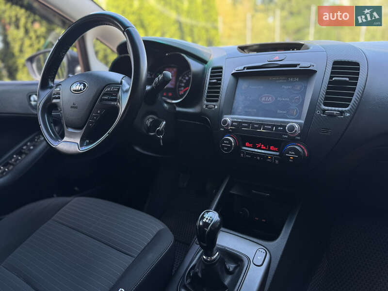 Седан Kia Cerato 2013 в Киеве