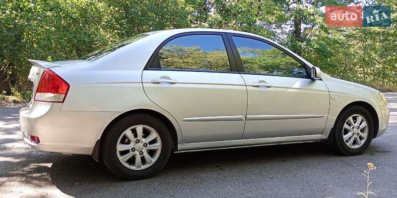 Седан Kia Cerato 2008 в Новомосковске