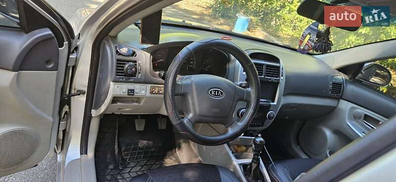 Седан Kia Cerato 2008 в Новомосковске