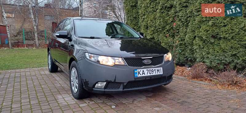 Седан Kia Cerato 2009 в Киеве