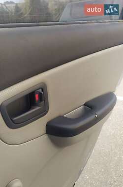 Хэтчбек Kia Cerato 2006 в  фото 2 Хэтчбек Kia Cerato 2006 в