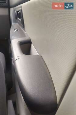 Хэтчбек Kia Cerato 2006 в  фото 3 Хэтчбек Kia Cerato 2006 в