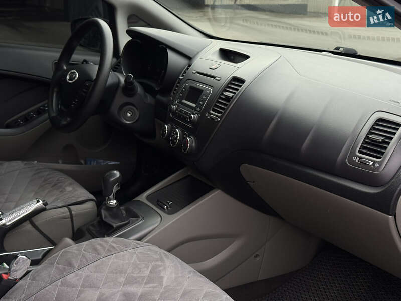 Седан Kia Cerato 2015 в Запоріжжі фото 9 Седан Kia Cerato 2015 в Запоріжжі