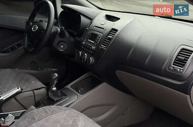 Седан Kia Cerato 2015 в  фото 9 Седан Kia Cerato 2015 в