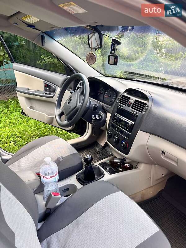 Седан Kia Cerato 2005 в Новой Водолаге