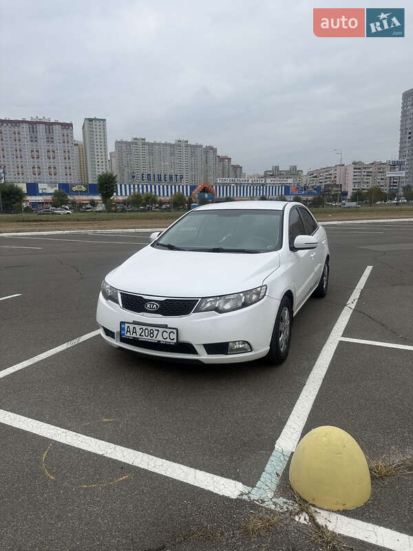 Седан Kia Cerato 2011 в Киеве фото 3 Седан Kia Cerato 2011 в Киеве