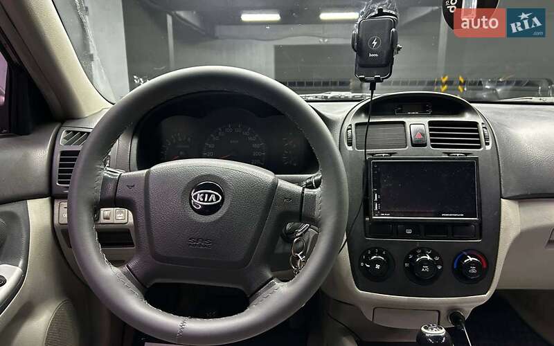 Седан Kia Cerato 2005 в Черновцах