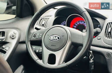 Седан Kia Cerato 2011 в 