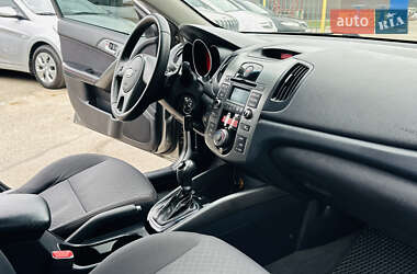 Седан Kia Cerato 2011 в 