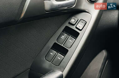 Седан Kia Cerato 2011 в 