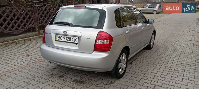 Хетчбек Kia Cerato 2006 в Стрию