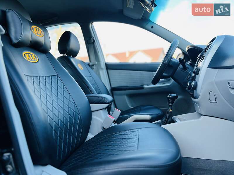 Седан Kia Cerato 2007 в Чернівцях