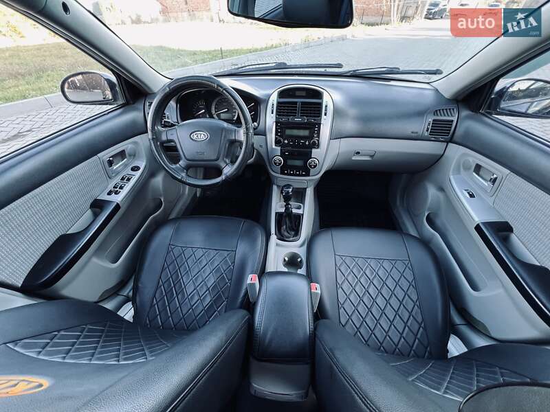 Седан Kia Cerato 2007 в Черновцах