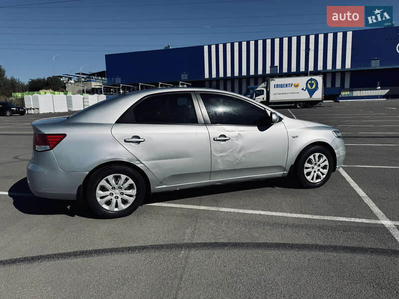 Седан Kia Cerato 2010 в Ровно
