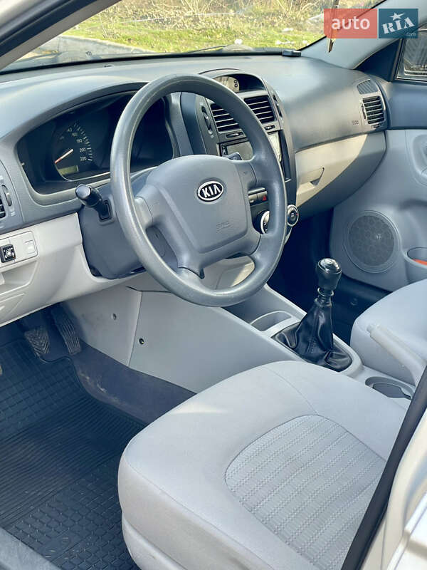 Седан Kia Cerato 2008 в Каменском