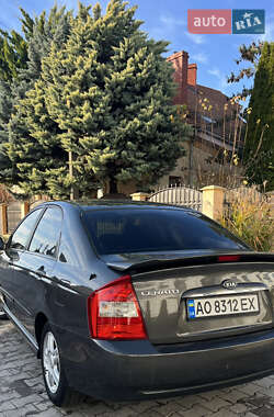 Седан Kia Cerato 2005 в Ужгороде
