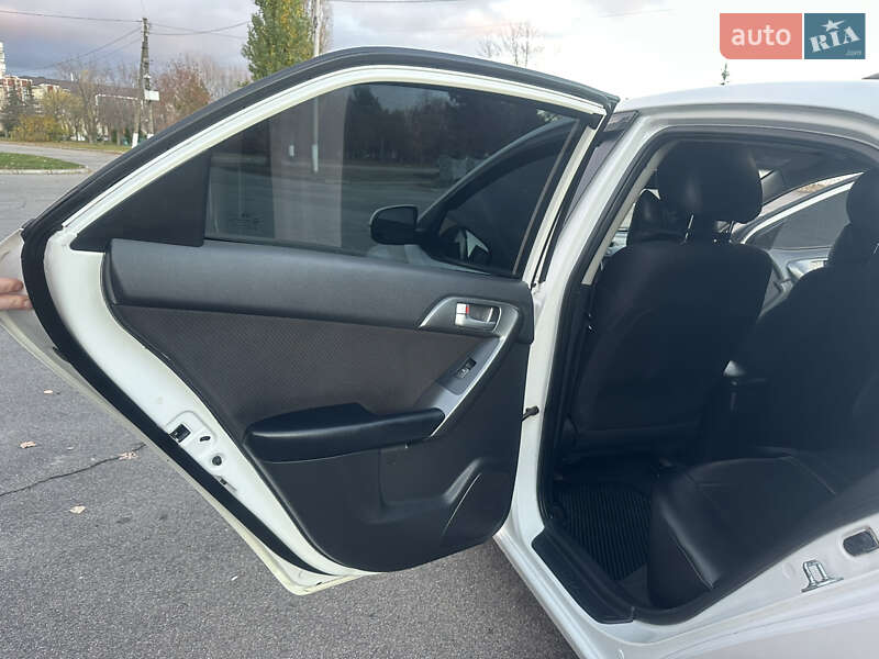 Седан Kia Cerato 2011 в Горишних Плавнях