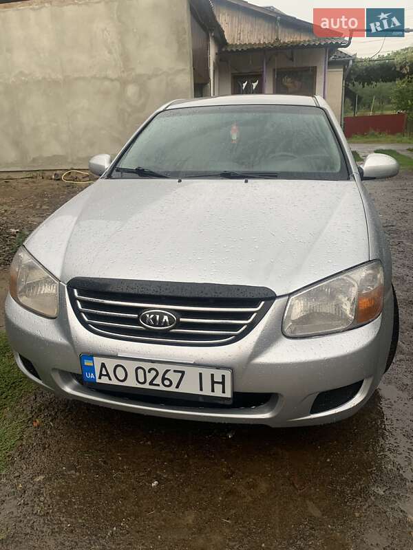Седан Kia Cerato 2008 в Ужгороде