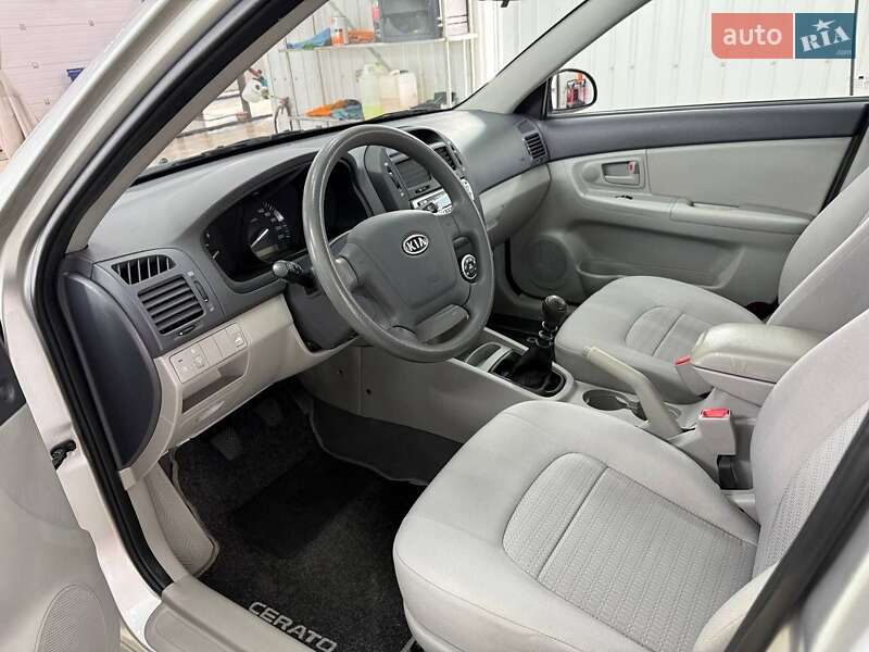 Седан Kia Cerato 2007 в Днепре