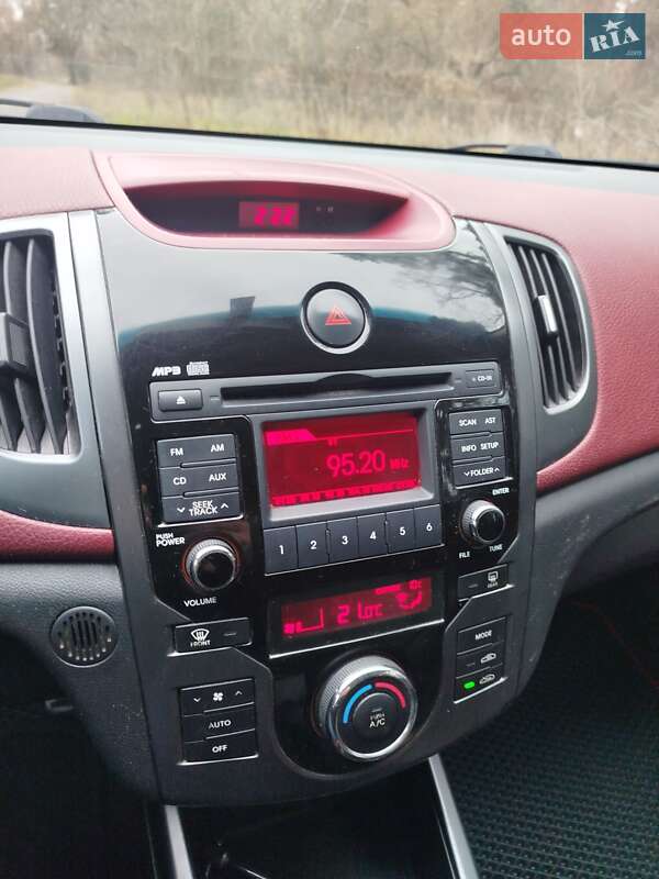 Купе Kia Cerato 2010 в Киеве фото 13 Купе Kia Cerato 2010 в Киеве