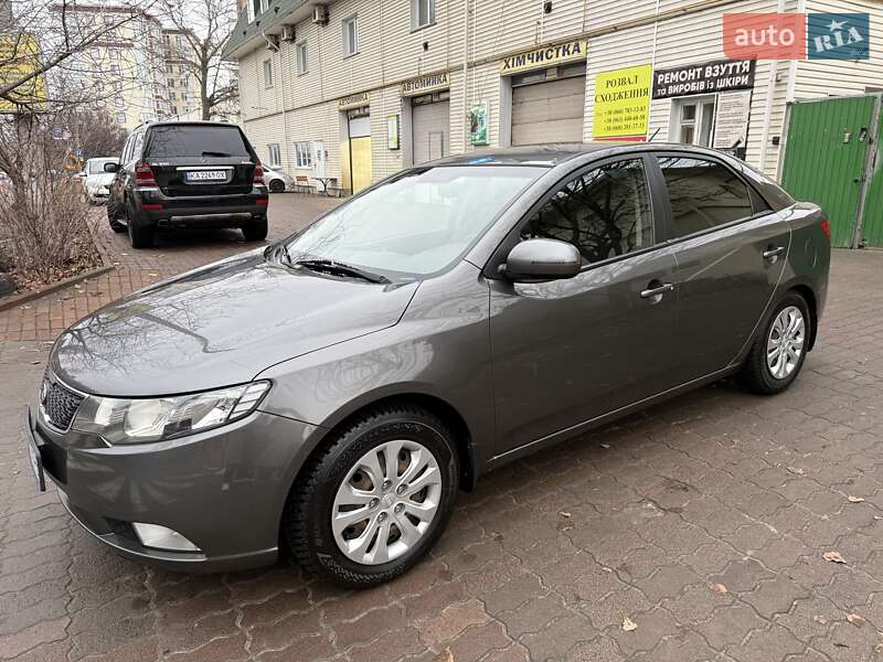 Седан Kia Cerato 2012 в Киеве