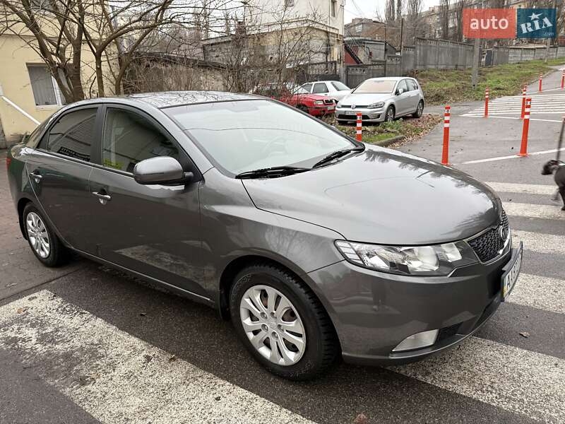 Седан Kia Cerato 2012 в Киеве