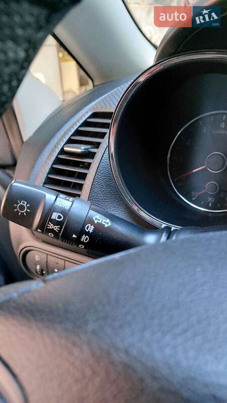 Седан Kia Cerato 2012 в Первомайске