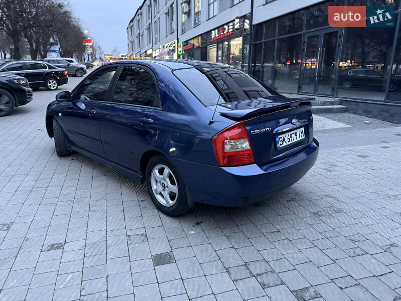Седан Kia Cerato 2006 в Ровно