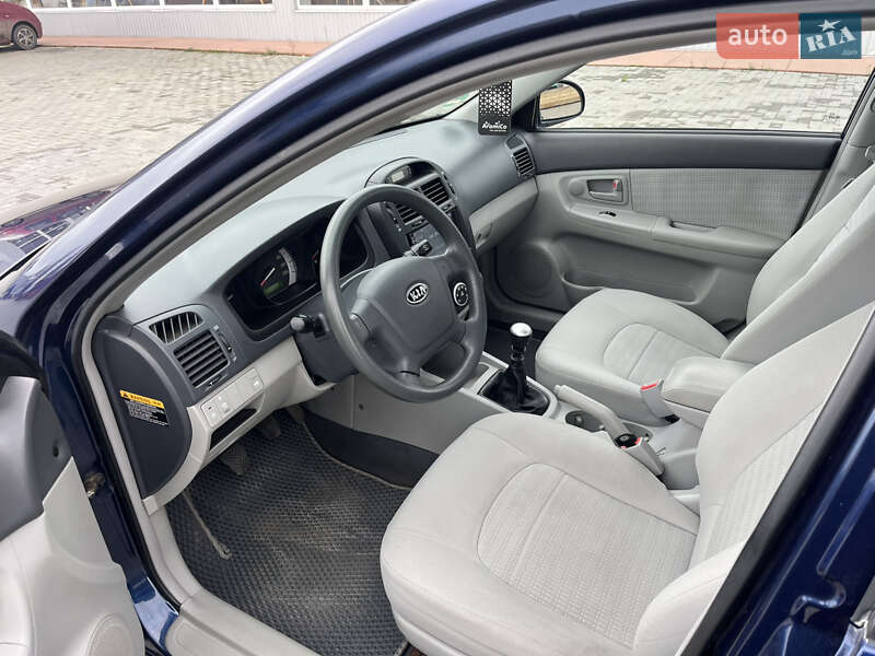 Седан Kia Cerato 2006 в Первомайске