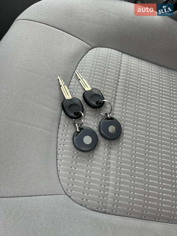 Седан Kia Cerato 2006 в Первомайске