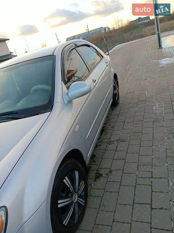 Седан Kia Cerato 2005 в Ужгороді