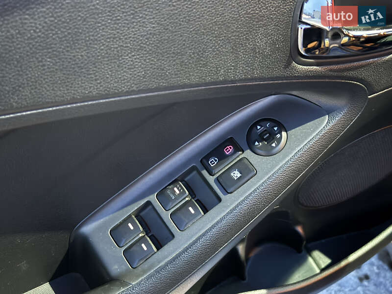 Седан Kia Cerato 2014 в Києві