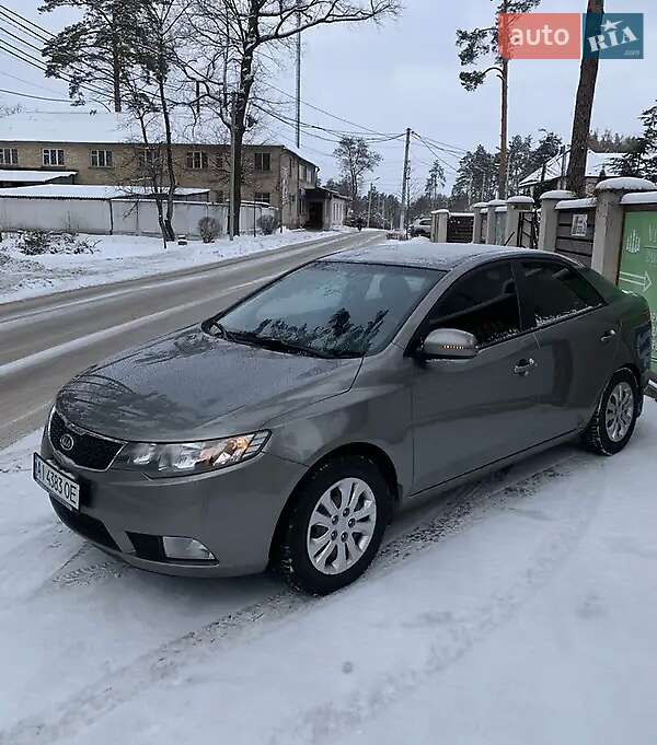 Седан Kia Cerato 2010 в Киеве